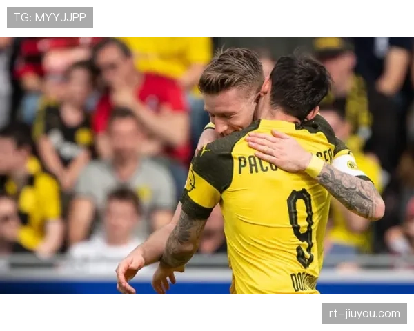 镜头聚焦:老将罗伊斯替补登场,获伊杜纳信号公园全场掌声